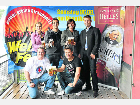 Ein Prosit auf eine gelungene WeiherFeia 2011: (hinten, v. l.) Stefanie Kaifel, Florian Sosna (Erdinger Weißbräu), Susanne Birzer (Rock-Antenne), Peter Hiebl (Stiftungsbrauerei) sowie (vorne, v. l.), Wasserwachtchef Siggi Ippisch und Moderator Alex Wangler. Foto: Moritz Ein Prosit auf eine gelungene WeiherFeia 2011: (hinten, v. l.) Stefanie Kaifel, Florian Sosna (Erdinger Weißbräu), Susanne Birzer (Rock-Antenne), Peter Hiebl (Stiftungsbrauerei) sowie (vorne, v. l.), Wasserwachtchef Siggi Ippisch und Moderator Alex Wangler. Foto: Moritz