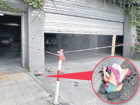 Garagentor reißt Kind (10) mit - fast erstickt | München Zentrum