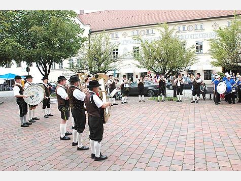 Volksfest Dorfen: Ein Wiesn-Auftakt nach Ma&szlig;