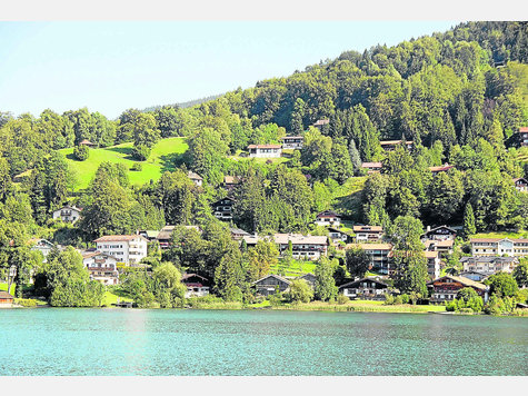 Toplage Seeufer: Wer wie hier in Tegernsee-S&uuml;d ein Grundst&uuml;ck mit Seezugang hat, darf sich &uuml;ber H&ouml;chstpreise freuen. Aber auch die Hanglagen liegen &uuml;ber dem &ouml;rtlichen Durchschnitt. foto: andreas leder