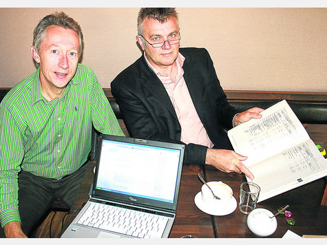 Transparenter und ideenreicher soll es dank der Aktion „Bürgerhaushalt“ zugehen, die Hinrich Groeneveld (l.) und Josef Dollinger gestern vorstellten.. Foto: Fischer Transparenter und ideenreicher soll es dank der Aktion „Bürgerhaushalt“ zugehen, die Hinrich Groeneveld (l.) und Josef Dollinger gestern vorstellten.. Foto: Fischer