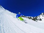 Abgesichert auf die Piste - Welche Versicherungen Skifahrer brauchen