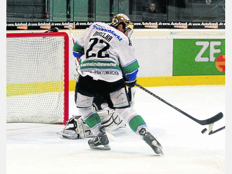 Auf dem Weg zum 3:0: Lubor Dibelka war gl&auml;nzend in Form &ndash; und traf gegen Heilbronn gleich dreimal. Foto: BSE-Pictures