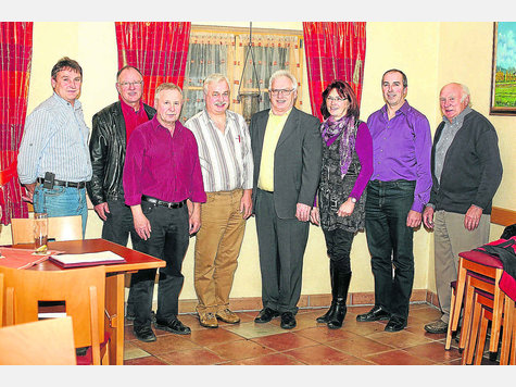 F&uuml;hren den B&uuml;rgerblock (v. l.): Johann Erl, Reinhard Kubo, Peter Thumbs, Georg Humplmair, Manfred Renner, Elfriede Kastenmaier, Sebastian Wutz, Georg Uschold. hack