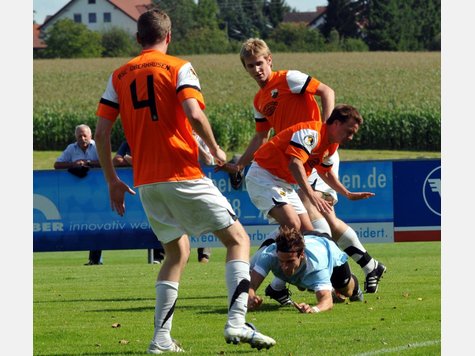 Im Hinspiel noch unterlegen, jetzt obenauf: Die BSCler (orange, hier im Hinspiel) nahmen gegen den SCO Revanche. Im Hinspiel noch unterlegen, jetzt obenauf: Die BSCler (orange, hier im Hinspiel) nahmen gegen den SCO Revanche.