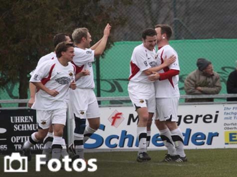 Viermal durfte Oberhausen gegen Oberweikertshofen jubeln. Am Ende stand es 4:1. Viermal durfte Oberhausen gegen Oberweikertshofen jubeln. Am Ende stand es 4:1.