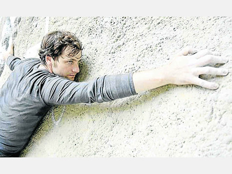 Florian Stetter spielt in &bdquo;Inklusion&ldquo; den engagierten, jungen Lehrer Albert Schwarz. Fotos: red