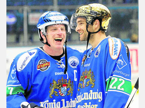 Spa&szlig;fraktion: SCR-Kapit&auml;n Tim Regan (l.) und Topscorer Lubor Dibelka. Foto: rabuser