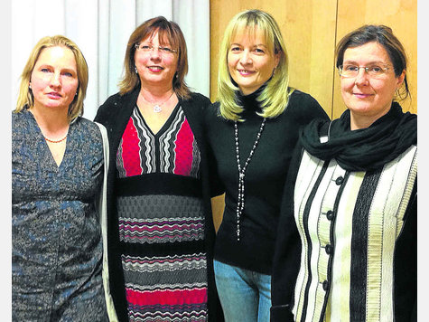 Die neue Vorsitzende Susanne Brejc unterstützen beim „Wärmestube“-Verein Stellvertreterin Sabine Hallberg, Kassierin Heidi Wiedemann und Schriftführerin Charlotte Reitsam (v. l.). zz Die neue Vorsitzende Susanne Brejc unterstützen beim „Wärmestube“-Verein Stellvertreterin Sabine Hallberg, Kassierin Heidi Wiedemann und Schriftführerin Charlotte Reitsam (v. l.). zz