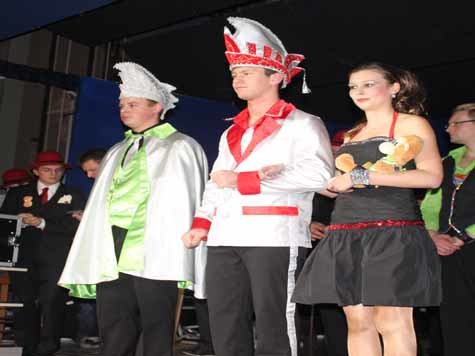 15 Garden machten das Publikum in Penzberg so richtig hei&szlig; auf Fasching.