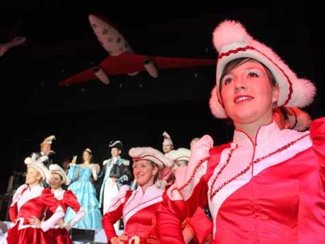 15 Garden machten das Publikum in Penzberg so richtig hei&szlig; auf Fasching.