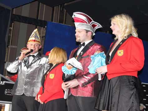 15 Garden machten das Publikum in Penzberg so richtig hei&szlig; auf Fasching.