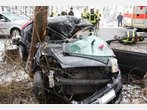 Feldafing: 23-Jähriger prallt mit Auto gegen Baum