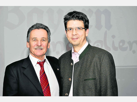 Sie wollen die Kug fliegen lassen: Thomas D. Grevel vom Oldtimer-Club und Wolfgang Illinger (r.). Foto: Fischer Sie wollen die Kug fliegen lassen: Thomas D. Grevel vom Oldtimer-Club und Wolfgang Illinger (r.). Foto: Fischer