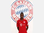 Stürmer Sene bei Bayern II vor dem Absprung