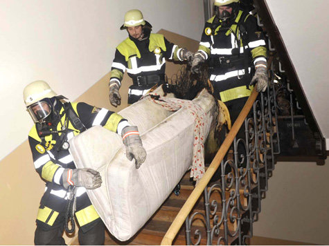 Die M&uuml;nchner Feuerwehr rettete Hunde vor einem Wohnungsbrand in der Au.