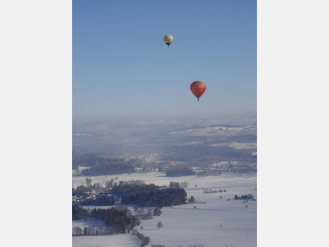 Bei der Tegernseer Tal Montgolfiade starten von 21. bis 28. Januar mehr als 50 Hei&szlig;luftballone. An dem Ballontreffen nehmen Sportler aus mehreren L&auml;ndern teil. F&uuml;r das Publikum gibt es ein buntes Rahmenprogramm.