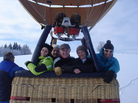 Bei der Tegernseer Tal Montgolfiade&nbsp;starten von 21. bis 28. Januar mehr als 50 Hei&szlig;luftballone. An dem Ballontreffen nehmen Sportler aus mehreren L&auml;ndern teil. F&uuml;r das Publikum gibt es ein buntes Rahmenprogramm.