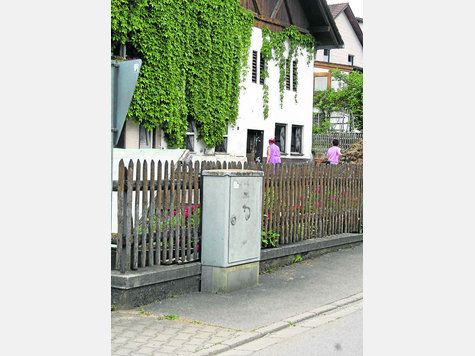 Mehrere Kabelverzweiger werden in Denklingen aufgerüstet, um die VDSL-Versorgung bereitzustellen. ms Mehrere Kabelverzweiger werden in Denklingen aufgerüstet, um die VDSL-Versorgung bereitzustellen. ms