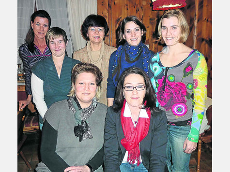 Der erste Vorstand des Gwandhaus Bergkirchen (v.l.): Hinten Angela Lehn, Anita Fritz, Edith Daschner, Sabine Stefan, Uschi Portenlänger; vorne Anita Klein und Barbara Groß. Foto: ink Der erste Vorstand des Gwandhaus Bergkirchen (v.l.): Hinten Angela Lehn, Anita Fritz, Edith Daschner, Sabine Stefan, Uschi Portenlänger; vorne Anita Klein und Barbara Groß. Foto: ink