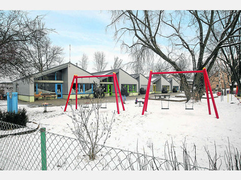 1969 gebaut: Der Katholische Kindergarten am Endbachweg ist laut Gutachten nicht mehr sanierungsfähig. Einen Neubau will das Ordinariat aber nicht zahlen. foto: dz 1969 gebaut: Der Katholische Kindergarten am Endbachweg ist laut Gutachten nicht mehr sanierungsfähig. Einen Neubau will das Ordinariat aber nicht zahlen. foto: dz