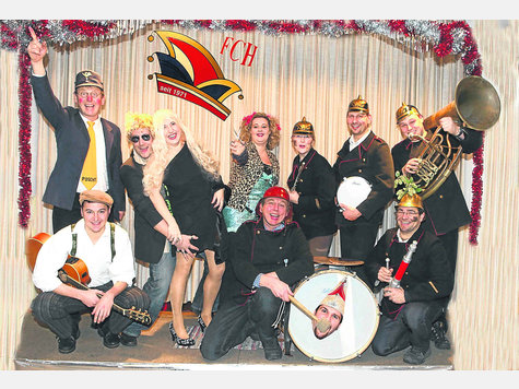 Diese Faschingsurgewächse wollen die Weilheimer Stadthalle zum Kochen bringen: (v.l. stehend) Fritz Linder, Martin Knopp, Claudia Löffler, Silvia Huber, Barbara Fischer, Albert Berchtold, Tobi Linder, (kniend): Max Bierling, Markus Kohler und Initiator Jürgen Fischer. foto: hans-Helmut herold Diese Faschingsurgewächse wollen die Weilheimer Stadthalle zum Kochen bringen: (v.l. stehend) Fritz Linder, Martin Knopp, Claudia Löffler, Silvia Huber, Barbara Fischer, Albert Berchtold, Tobi Linder, (kniend): Max Bierling, Markus Kohler und Initiator Jürgen Fischer. foto: hans-Helmut herold