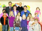 Haager Kinder verschönern das Rathaus mit bunten Kunstwerken