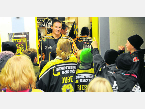 Die Fans hatten hohe Erwartungen an den Neuzugang aus der 2. Bundesliga: Verteidiger Toni Prommersberger wechselte diese Saison von den Landshut Cannibals zu den T&ouml;lzer L&ouml;wen. FOto: Patrick Staar