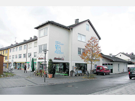 Neu bebaut werden soll das Grundstück an der Ecke Karl-Lederer-Platz/Hermann-Löns-Weg. Den Bebauungsplan hat der Stadtrat jetzt einstimmig als Satzung beschlossen. Foto: red Neu bebaut werden soll das Grundstück an der Ecke Karl-Lederer-Platz/Hermann-Löns-Weg. Den Bebauungsplan hat der Stadtrat jetzt einstimmig als Satzung beschlossen. Foto: red