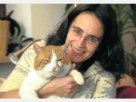 Wieder vereint: Kater Mischko und seine Besitzerin, Julia Lindner aus Starnberg. Foto: schuhbauer-von jena Wieder vereint: Kater Mischko und seine Besitzerin, Julia Lindner aus Starnberg. Foto: schuhbauer-von jena