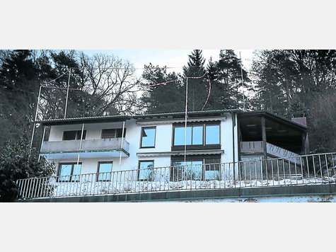 Phantomgerüst: Das Haus an der Schönbichlstraße soll einem etwa doppelt so großen Vorhaben weichen. Foto: svj Phantomgerüst: Das Haus an der Schönbichlstraße soll einem etwa doppelt so großen Vorhaben weichen. Foto: svj