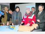Lehrfilm über Defibrillator:Keine Angst vor elektronischem Notarzt