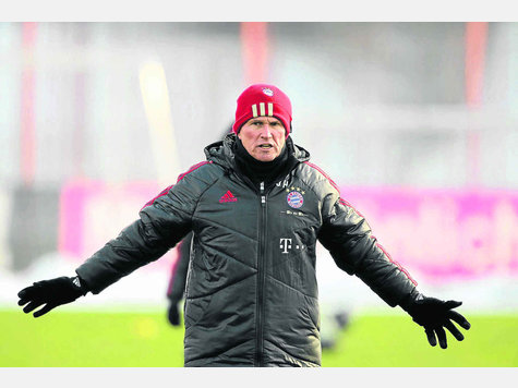 Rechnung mit mehreren Unbekannten: Jupp Heynckes muss seine Viererkette wieder einmal neu formieren. foto: sampics
