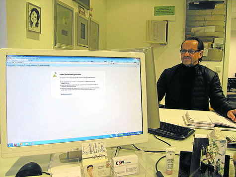 Werner Schüler ist sauer auf die Telekom: Zwei Wochen konnte er in seiner Trockenbaufirma mit dem Computer nicht ins Internet. Foto: huber Werner Schüler ist sauer auf die Telekom: Zwei Wochen konnte er in seiner Trockenbaufirma mit dem Computer nicht ins Internet. Foto: huber