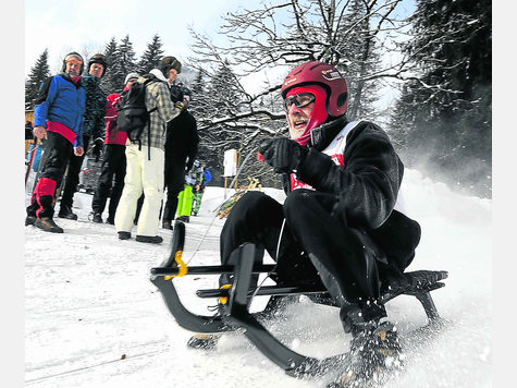Alte Recken und junge Wilde begaben sich am Samstag auf die f&uuml;nf Kilometer lange Rennstrecke. Foto: Thomas Plettenberg