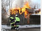 Bilder: Schuppen steht in Vollbrand