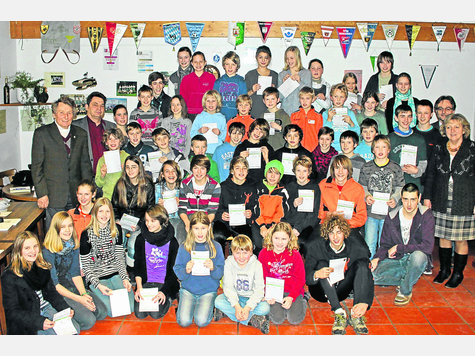 Fit wie Turnschuhe: 99 Jugendliche erhielten in Penzberg ein Sportabzeichen. Foto: kg