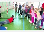 Was tun, wenn ein Kind im Eis einbricht: Rettungstraining in Apfeldorf