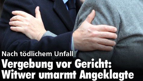 Witwer nimmt Angeklagte in den Arm