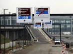Freiwillige testen neuen Hauptstadtflughafen Berlin-Schönefeld
