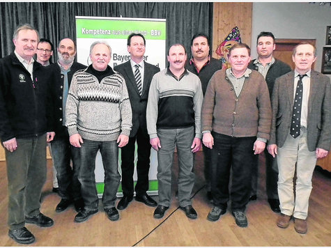 Die neugewählte BBV-Kreisvorstandschaft. Von links Bauernpräsident Max Weichenrieder, Thomas Müller, Johann Bonusch, Hubert Pentenrieder, Kreisobmann Wolfgang Scholz, Christian Schödlbauer, Peter Höck, Josef Pröbstl, Richard Huber und Walther Pittroff. Foto: Schubert Die neugewählte BBV-Kreisvorstandschaft. Von links Bauernpräsident Max Weichenrieder, Thomas Müller, Johann Bonusch, Hubert Pentenrieder, Kreisobmann Wolfgang Scholz, Christian Schödlbauer, Peter Höck, Josef Pröbstl, Richard Huber und Walther Pittroff. Foto: Schubert