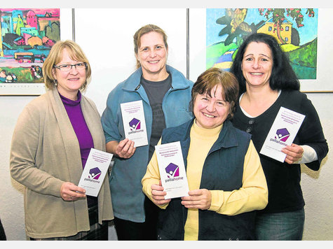 Vier Frauen – vier Helferinnen von „Palliahome“ beim Redaktionsbesuch in Weilheim (von links): Claudia Hörbrand, Dr. Ulla Henning, Dr. Beatrix Heimrich, Ulrike Schrott. foto: gronau Vier Frauen – vier Helferinnen von „Palliahome“ beim Redaktionsbesuch in Weilheim (von links): Claudia Hörbrand, Dr. Ulla Henning, Dr. Beatrix Heimrich, Ulrike Schrott. foto: gronau