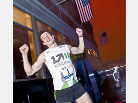 Der Stuttgarter Thomas Dold hat am Mittwoch zum siebten Mal in Folge den Treppenlauf im Empire State Building gewonnen.