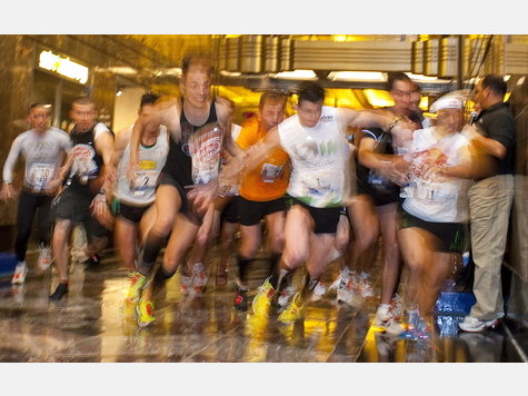 Der Stuttgarter Thomas Dold hat am Mittwoch zum siebten Mal in Folge den Treppenlauf im Empire State Building gewonnen.