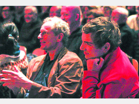 Das Benefizkonzert hat auch Samuel Flach, hier mit seinem Vater Karl Rellensmann, verfolgt, der mit seinen Therapeuten aus Pforzheim nach Gauting gekommen war. Fotos: Jaksch Das Benefizkonzert hat auch Samuel Flach, hier mit seinem Vater Karl Rellensmann, verfolgt, der mit seinen Therapeuten aus Pforzheim nach Gauting gekommen war. Fotos: Jaksch
