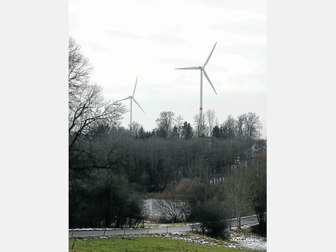 Bei Denklingen scheinen die Voraussetzungen für Windkraft günstig zu sein, zwei Windräder stehen dort. ms Bei Denklingen scheinen die Voraussetzungen für Windkraft günstig zu sein, zwei Windräder stehen dort. ms