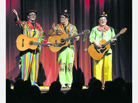 Die Clowns des Varietés waren trotz etlicher „Frei-Schnaps“ in Top-Form. Foto: Stefan Rossmann Die Clowns des Varietés waren trotz etlicher „Frei-Schnaps“ in Top-Form. Foto: Stefan Rossmann
