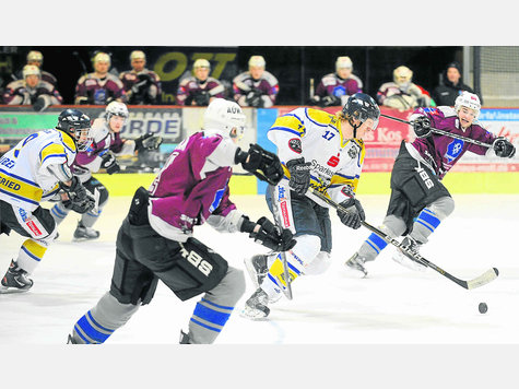 Vollgas gaben die Geretsrieder River Rats um Sebastian Geltinger (Mi.) gegen starke Kemptener erst im Schlussdrittel und drehten ein schon verloren geglaubtes Spiel noch in einen 5:3-Sieg. foto: hans lippert Vollgas gaben die Geretsrieder River Rats um Sebastian Geltinger (Mi.) gegen starke Kemptener erst im Schlussdrittel und drehten ein schon verloren geglaubtes Spiel noch in einen 5:3-Sieg. foto: hans lippert