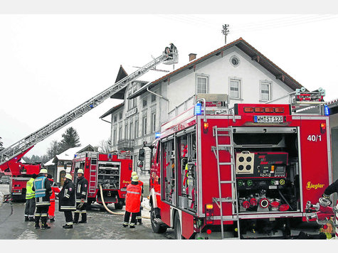 Einsatzbereit waren die Feuerwehren, doch zu löschen gab es in Prem nichts. Foto: Herold Einsatzbereit waren die Feuerwehren, doch zu löschen gab es in Prem nichts. Foto: Herold