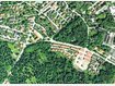 Geschosswohnungsbau an der Jeschkenstra&szlig;e: In dem Waldst&uuml;ck &ouml;stlich der Richard-Wagner-Stra&szlig;e (li.) und westlich der Reihenh&auml;user am Arberweg (re.) sollen &uuml;ber 70 Wohnungen entstehen. Foto: red